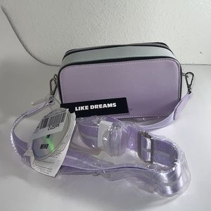 A dual toned fashionable box crossbody with padded texture on front body.